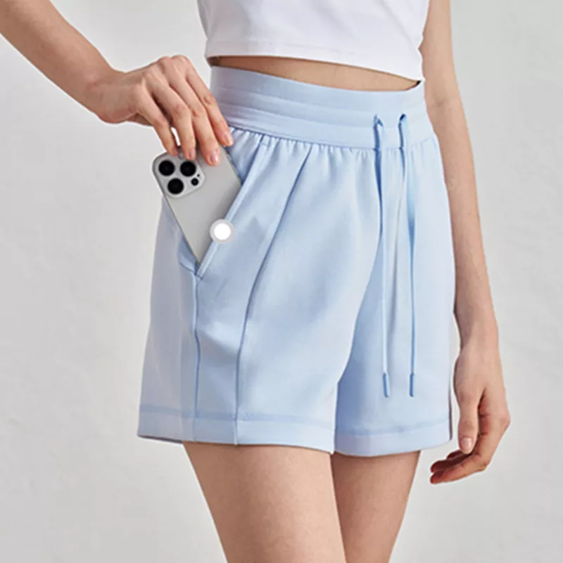 Vereinfachte, viertellange Yogahose mit lockerer Passform