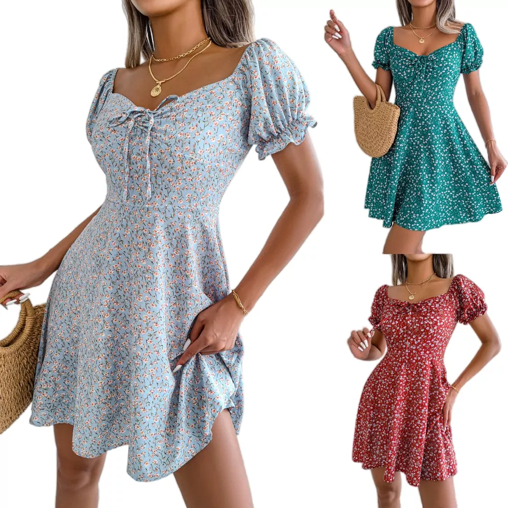 Neues geblümtes Minikleid mit eckigem Ausschnitt